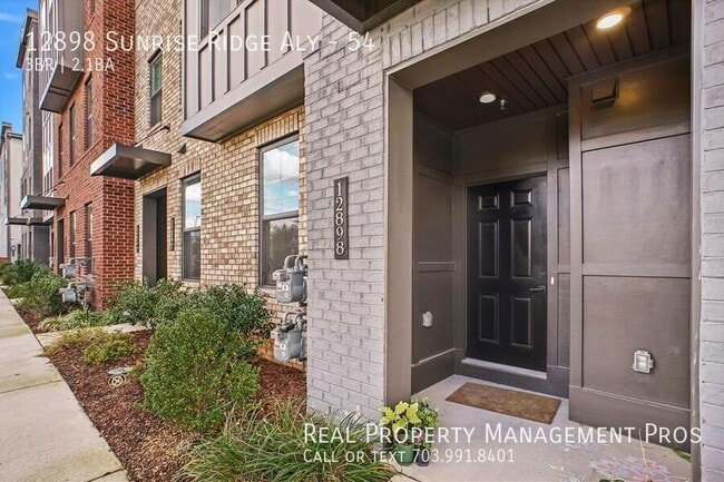 12898 Sunrise Ridge Aly in Herndon, VA - Building Photo - Building Photo