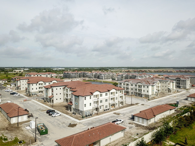 Mirasol Road in Venice, FL - Building Photo - Building Photo