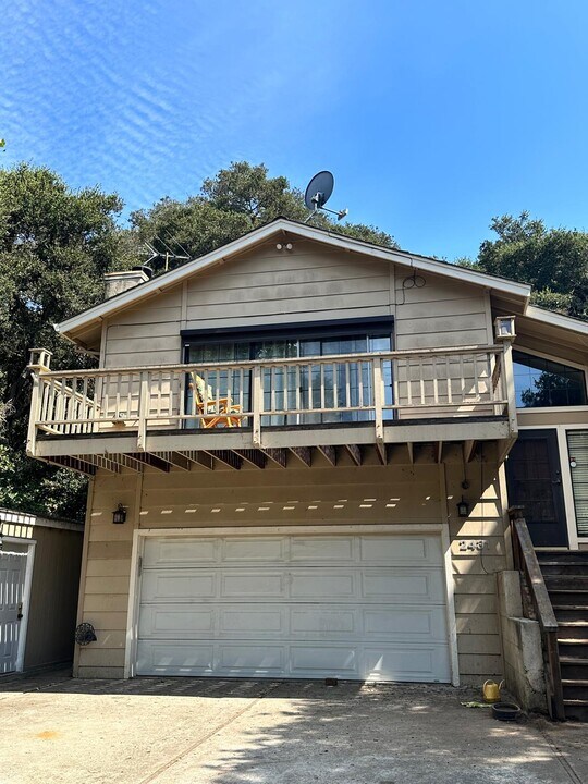 2431 Rifle Range Dr in Royal Oaks, CA - Building Photo