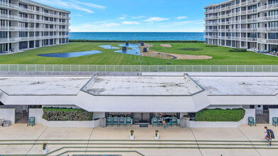 2100 S Ocean Blvd in Palm Beach, FL - Building Photo - Building Photo