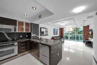 31 SE 5th St, Unit 407 in Miami, FL - Foto de edificio - Building Photo