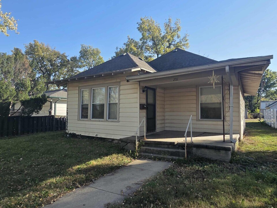 231 W 2nd St in Junction City, KS - Building Photo