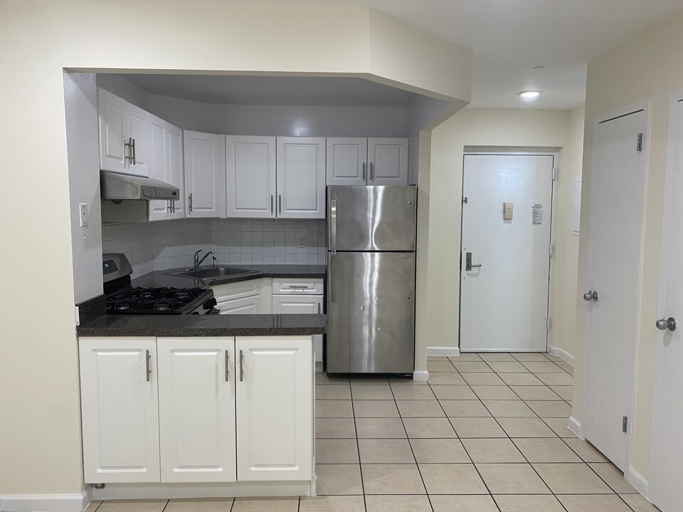 42-35 65th St, Unit 2B in Queens, NY - Building Photo