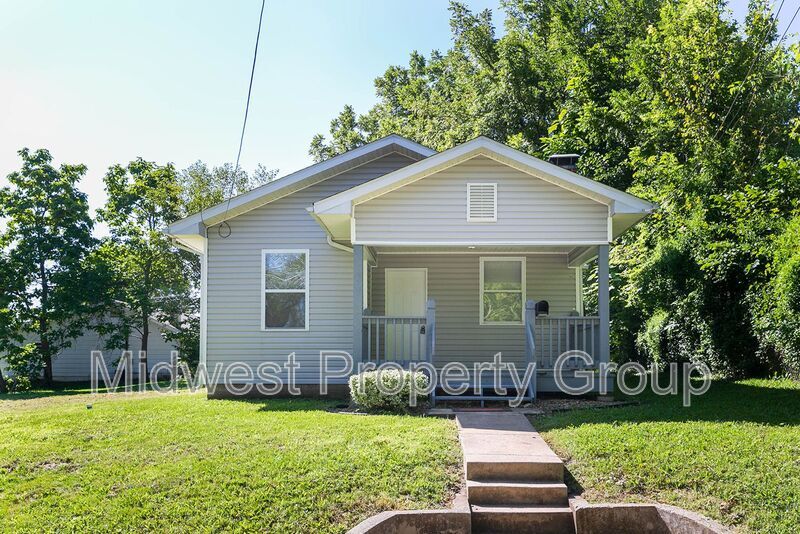 510 W Cherry St in Troy, MO - Building Photo