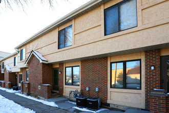 Orchard Court in Madison, WI - Foto de edificio - Building Photo