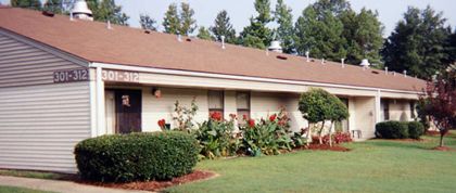 Boardtown Village in Starkville, MS - Foto de edificio