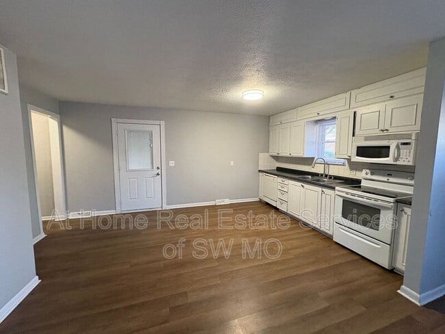 property at 1164 S Hillcrest Ave