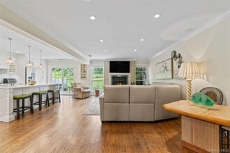 81 Hidden Ridge Dr in Syosset, NY - Building Photo - Building Photo