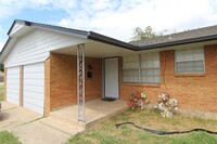 1017 SW 3rd St in Moore, OK - Foto de edificio - Building Photo