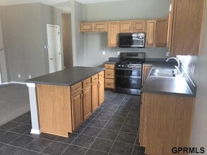 2102 Quartz Dr in Papillion, NE - Building Photo - Building Photo