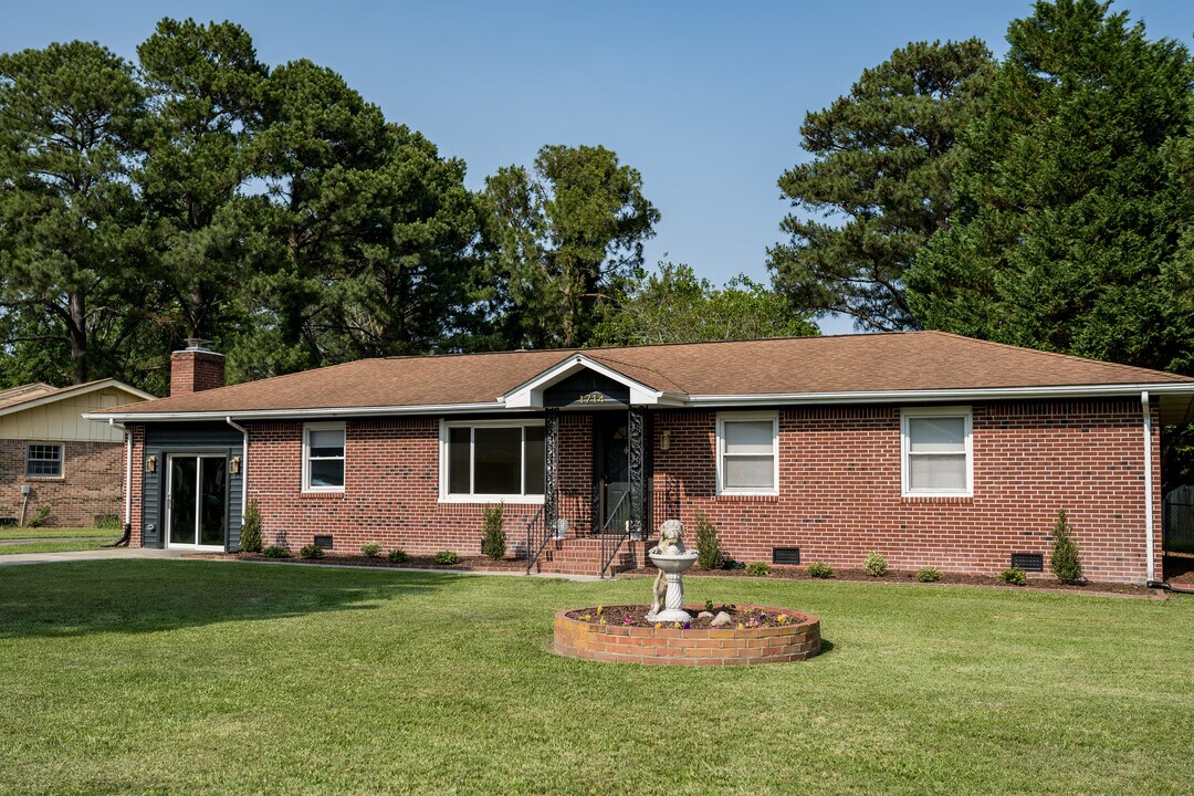 1714 Aydlett Cir in Elizabeth City, NC - Building Photo