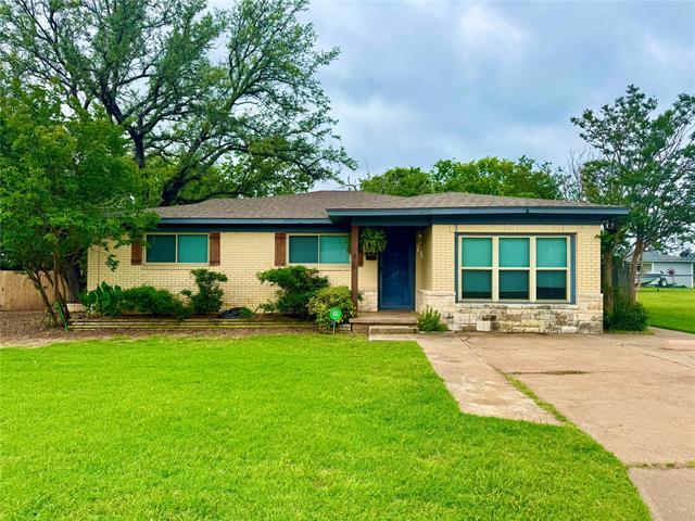 property at 611 Crestview Dr