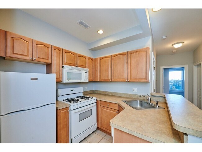 12 Humboldt Pl, Unit 1