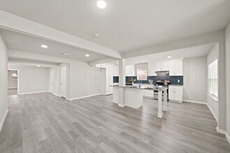 2106 N Galveston Ave in Pearland, TX - Foto de edificio - Building Photo