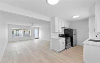 14437 Telegraph Rd, Unit 70 in Whittier, CA - Building Photo - Building Photo