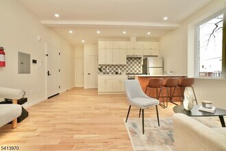 15 Palisade Ave in Bogota, NJ - Foto de edificio - Building Photo