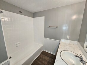 10217 Teagarden Rd, Unit Apt B in Dallas, TX - Foto de edificio - Building Photo