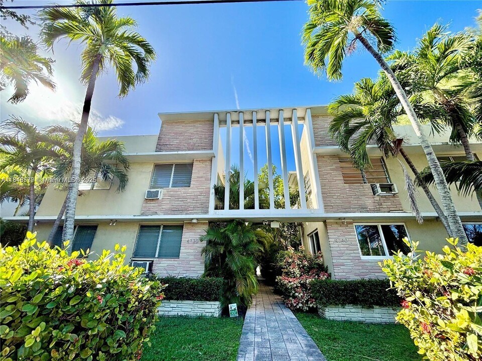 4740 Pine Tree Dr in Miami Beach, FL - Building Photo