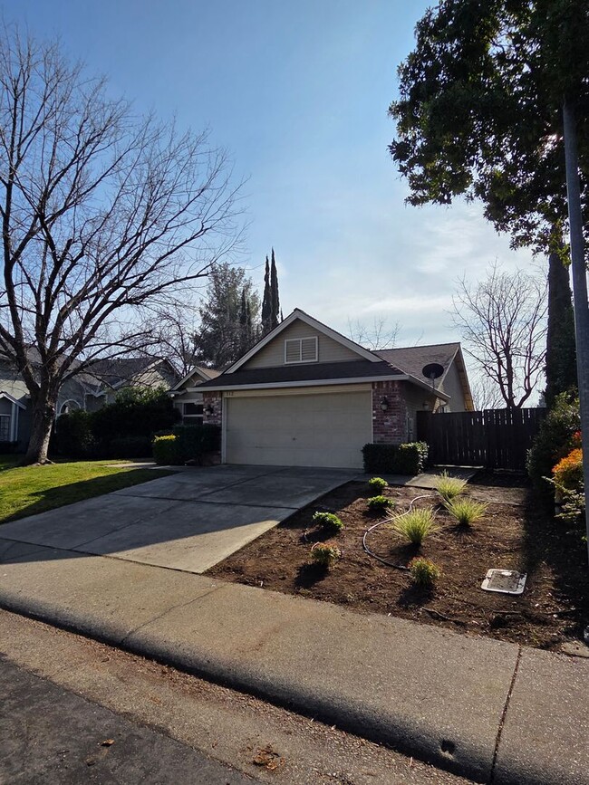 112 Timson Dr in Folsom, CA - Building Photo - Building Photo