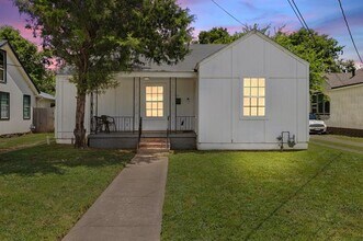718 Genoa Ave in Dallas, TX - Building Photo - Building Photo