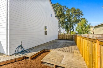 856 Bear Creek Dr in Molalla, OR - Building Photo - Building Photo