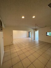 15729 Bottlebrush Cir in Delray Beach, FL - Foto de edificio - Building Photo