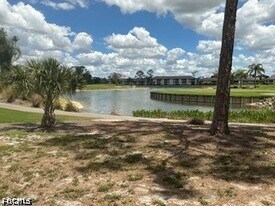 5665 Trailwinds Dr in Ft. Myers, FL - Building Photo