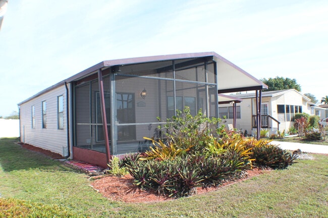 6036 Seashore Dr in Atlantis, FL - Building Photo - Building Photo