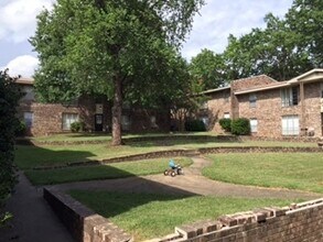 Oakwood Place in Fayetteville, AR - Foto de edificio - Interior Photo