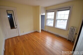 81 Beechcroft St, Unit 1 in Boston, MA - Building Photo - Building Photo