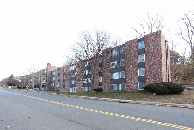 Ledgecrest Apartments in Vernon, CT - Building Photo - Building Photo