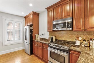 130 Myrtle St in Boston, MA - Building Photo - Building Photo