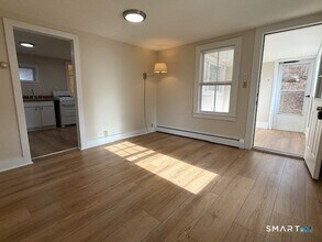 122 Brook St in Groton, CT - Building Photo - Building Photo