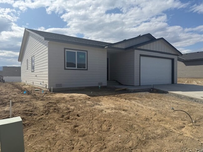336 S Newton Ave in East Wenatchee, WA - Building Photo - Building Photo