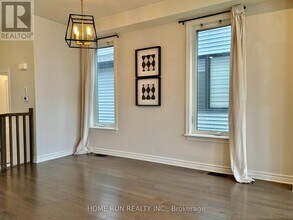 535 Honeylocust Ave in Ottawa, ON - Building Photo - Building Photo