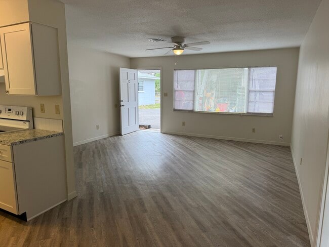 1207 Sumter St, Unit C in Leesburg, FL - Foto de edificio - Building Photo