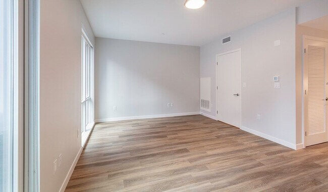 50 Rogers St, Unit 512 in Cambridge, MA - Building Photo - Building Photo