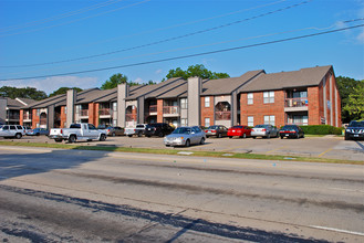 Crescent Apartments in Denton, TX - Building Photo - Building Photo