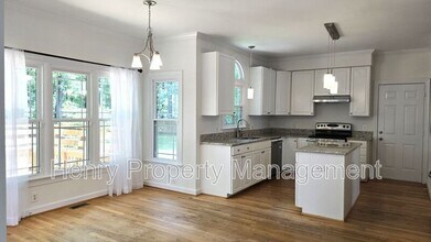 206 W Hill Dr in Cary, NC - Building Photo - Building Photo