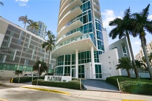 480 NE 30th St in Miami, FL - Building Photo