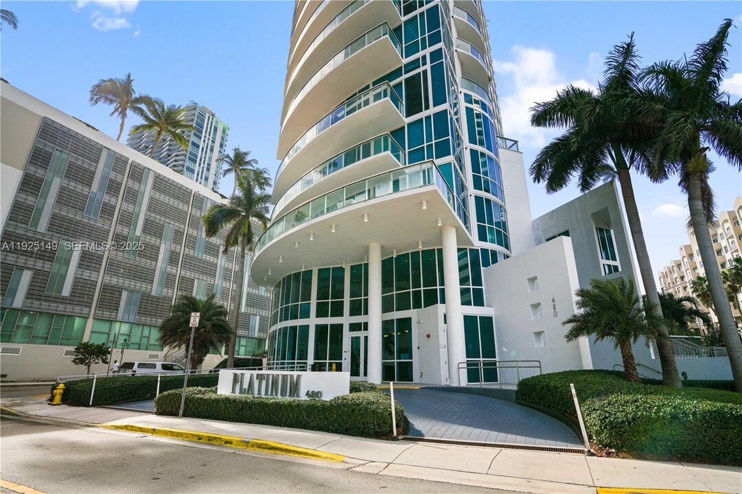 480 NE 30th St in Miami, FL - Building Photo
