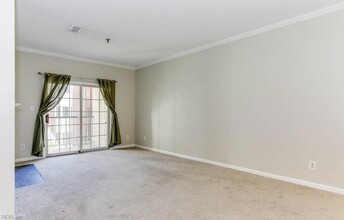 300 Yarmouth St, Unit 320 in Norfolk, VA - Building Photo - Building Photo