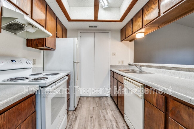 3930 Portland St in Irving, TX - Foto de edificio - Building Photo