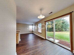 240 Wedgewood Cir in Lake In The Hills, IL - Building Photo - Building Photo