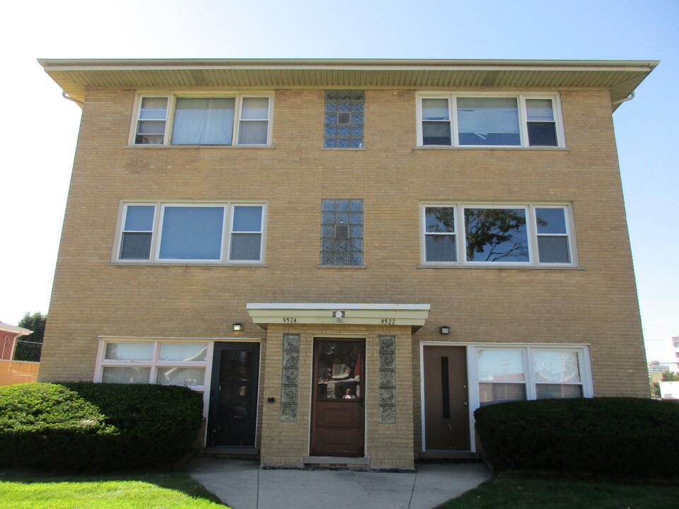 9522 S Kenneth Ave in Oak Lawn, IL - Foto de edificio