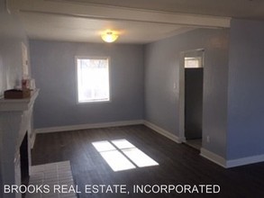 222 Woodhaven Rd in Newport News, VA - Foto de edificio - Building Photo