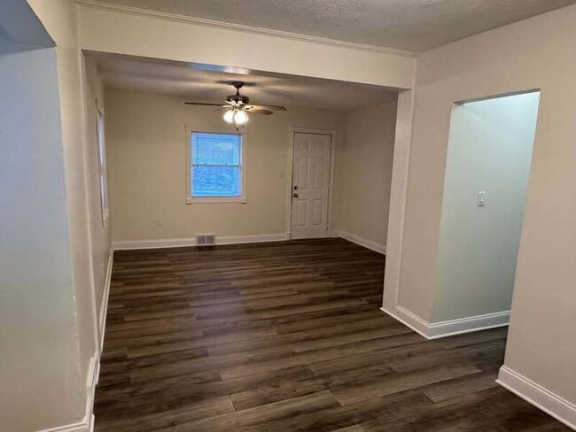 3528 Rollins Ave in Des Moines, IA - Building Photo - Building Photo