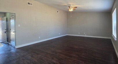 506 N Englewood Ave in Lubbock, TX - Building Photo - Building Photo