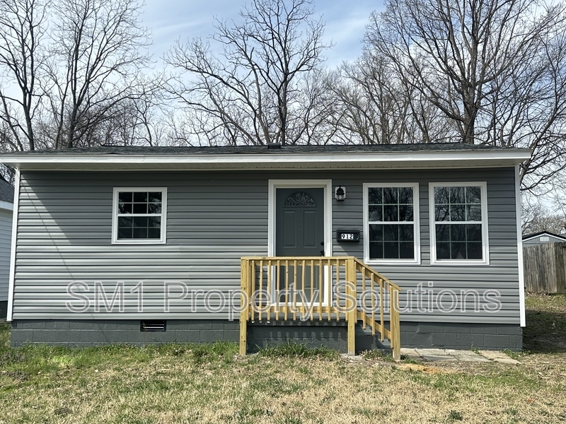 912 Dunbar St in Greensboro, NC - Building Photo