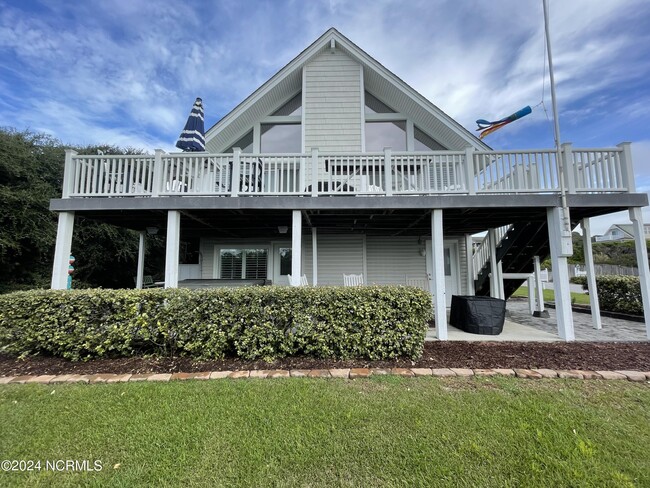 101 Sea Dunes Dr in Emerald Isle, NC - Building Photo - Building Photo